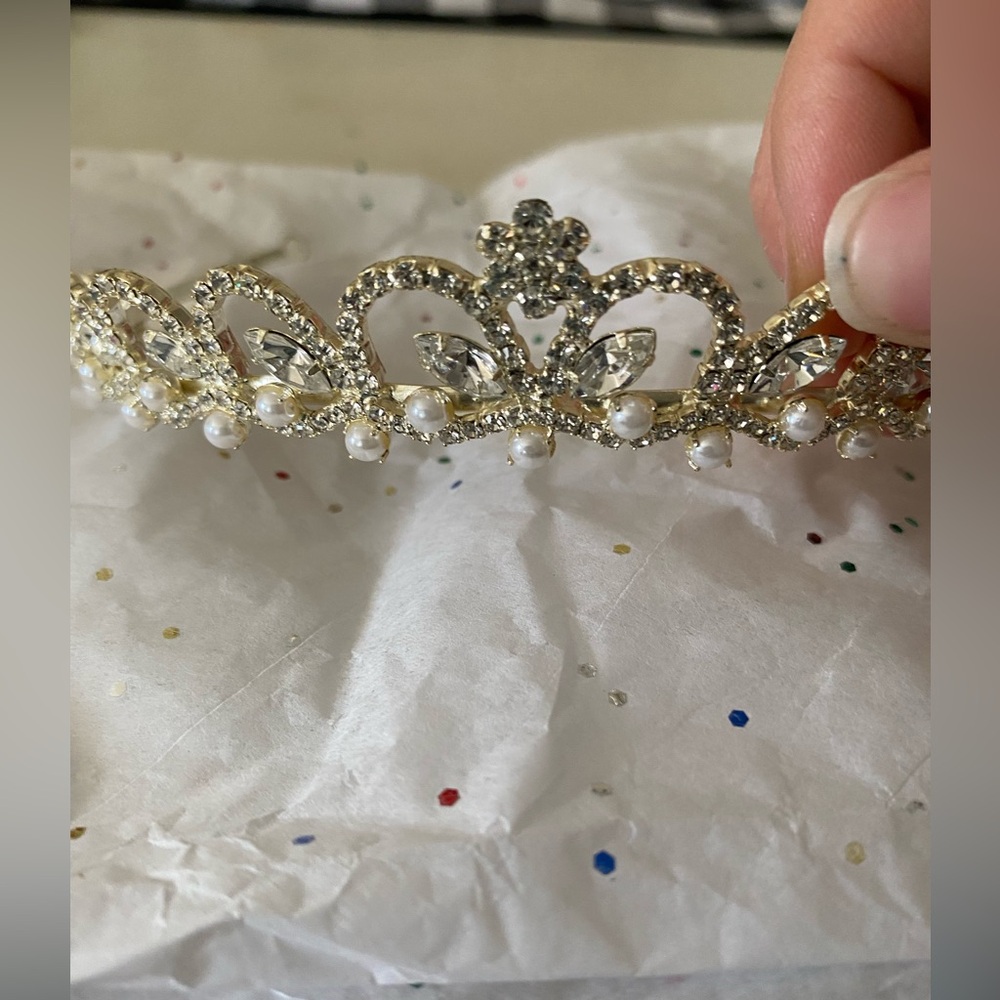 Elegant Gold and Silver Tiara with Pearls